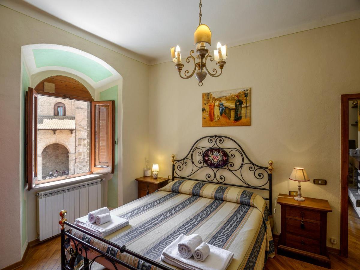 Sangi Studio Apartment - With Amazing View Of The Duomo San Gimignano Eksteriør billede